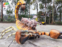 Realistyczne realistyczne animatroniczne zwierzęta Skorpiony walczą z odpornością mrówek na słońce