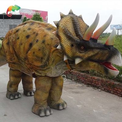 Dobra cena. Kostium dwóch dorosłych dinozaurów Triceratops w Internecie
