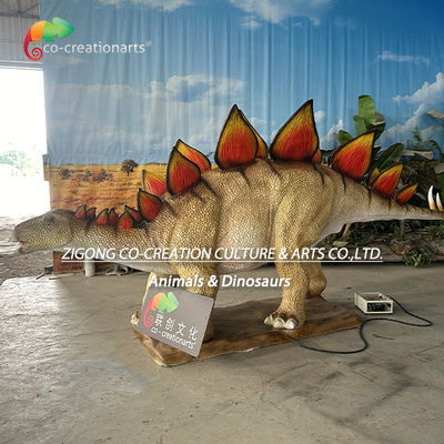 Realistyczny animatroniczny dinozaur Stegosaurus: skóra z teksturą, dynamiczny ryk i żywe plecy z tyłu dla wciągających eksponatów