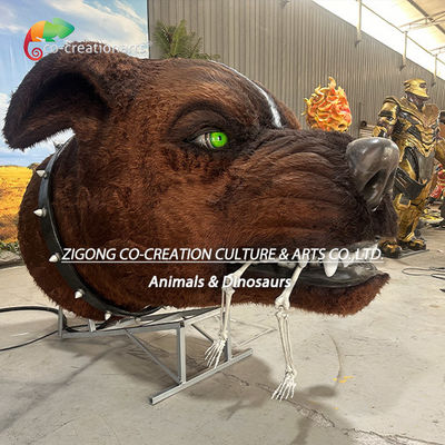 Animatroniczna rzeźba głowy szkieletu psa: Mechanizm rozpylania dymu i świecący na zielono wyświetlacz oka
