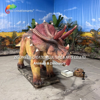 Dobra cena. Imersywna, realistyczna ekspozycja dinozaurów: olbrzymie zmotoryzowane trójceratopy o żywych kolorach, zespolonych ruchach i zdalnym tempie w Internecie